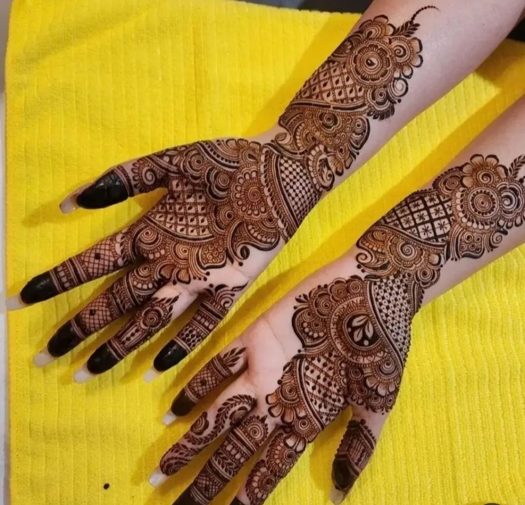 Bridal Mehendi Artist at best price in Begusarai | ID: 26717892555